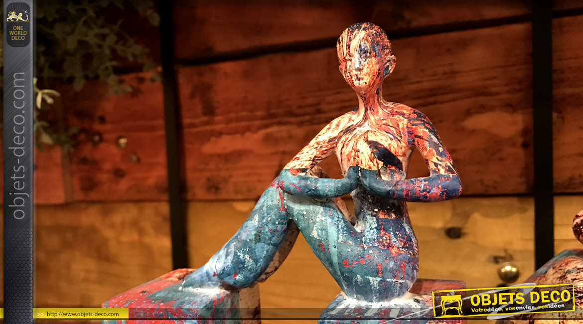 Déco à poser en résine avec figurines de postures de yoga, finition colorée