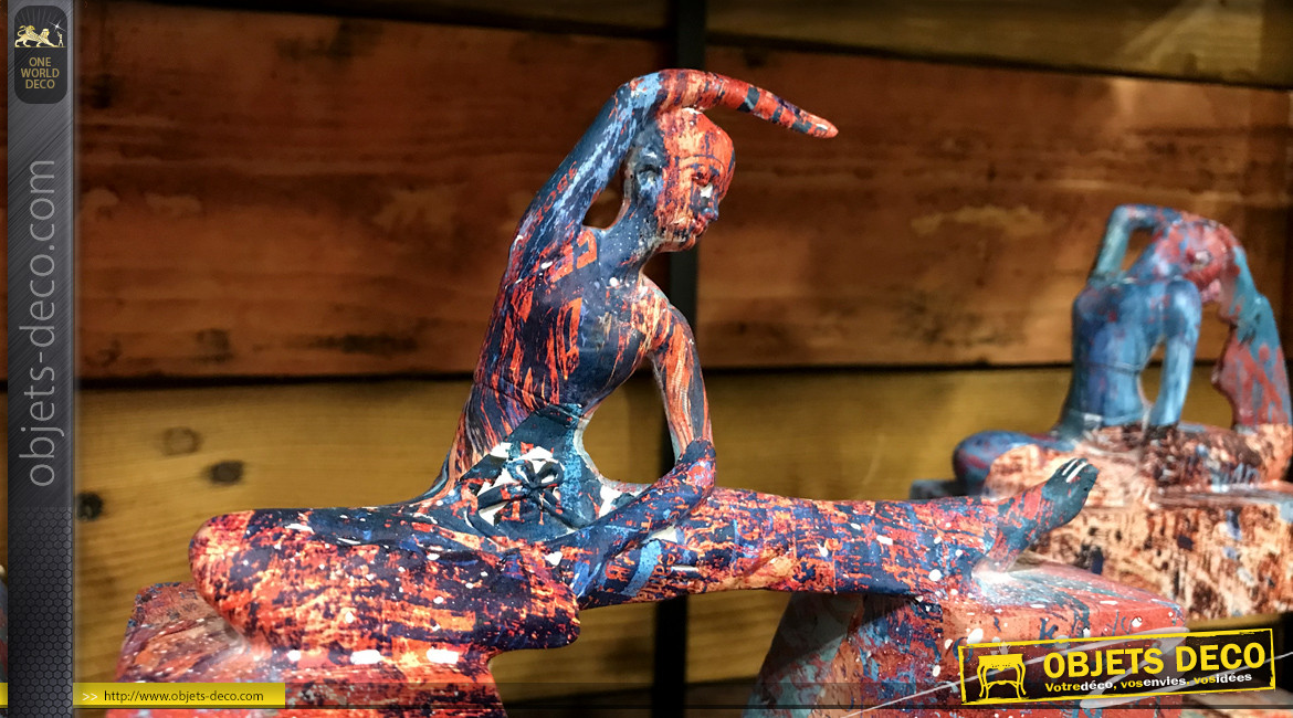 Déco à poser en résine avec figurines de postures de yoga, finition colorée