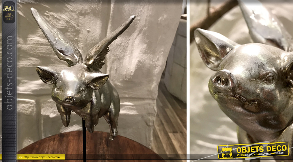 Sculpture en résine sur socle en métal d'un cochon volant finition argent, 21cm