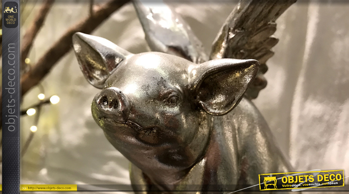 Sculpture en résine sur socle en métal d'un cochon volant finition argent, 21cm