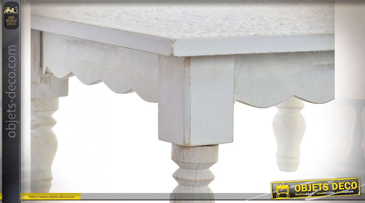 Table d'appoint en bois sculpté, finition blanc effet ancien, 40cm