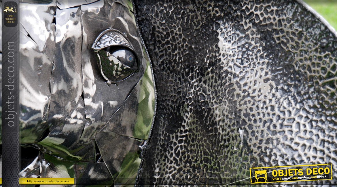 Sculpture en métal d'un éléphant, finition charbon et argenté brillant, 125cm d'envergure