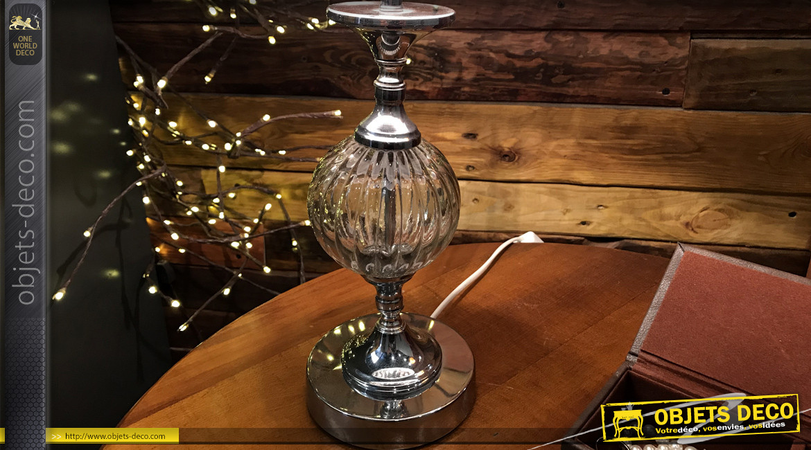 Lampe de chevet en métal chromé et globe en verre, abat jour gris satiné brillant, ambiance chic, 46cm