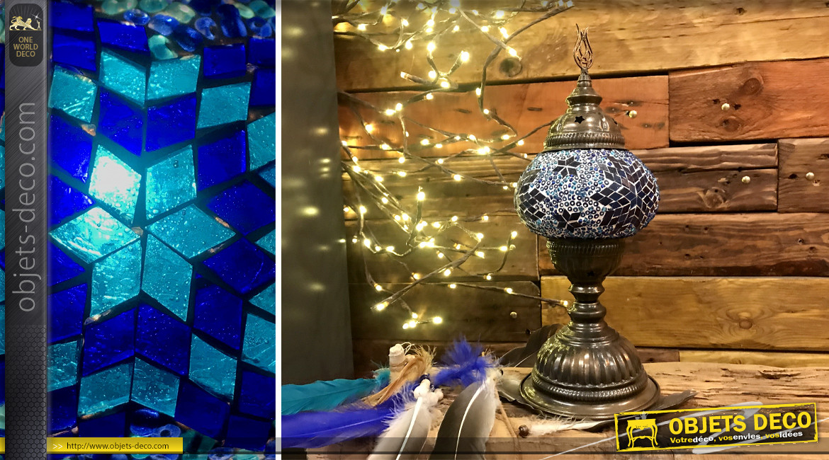 Lampe en métal et mosaïque de verre, teintes bleutées, ambiance orientale, 33cm