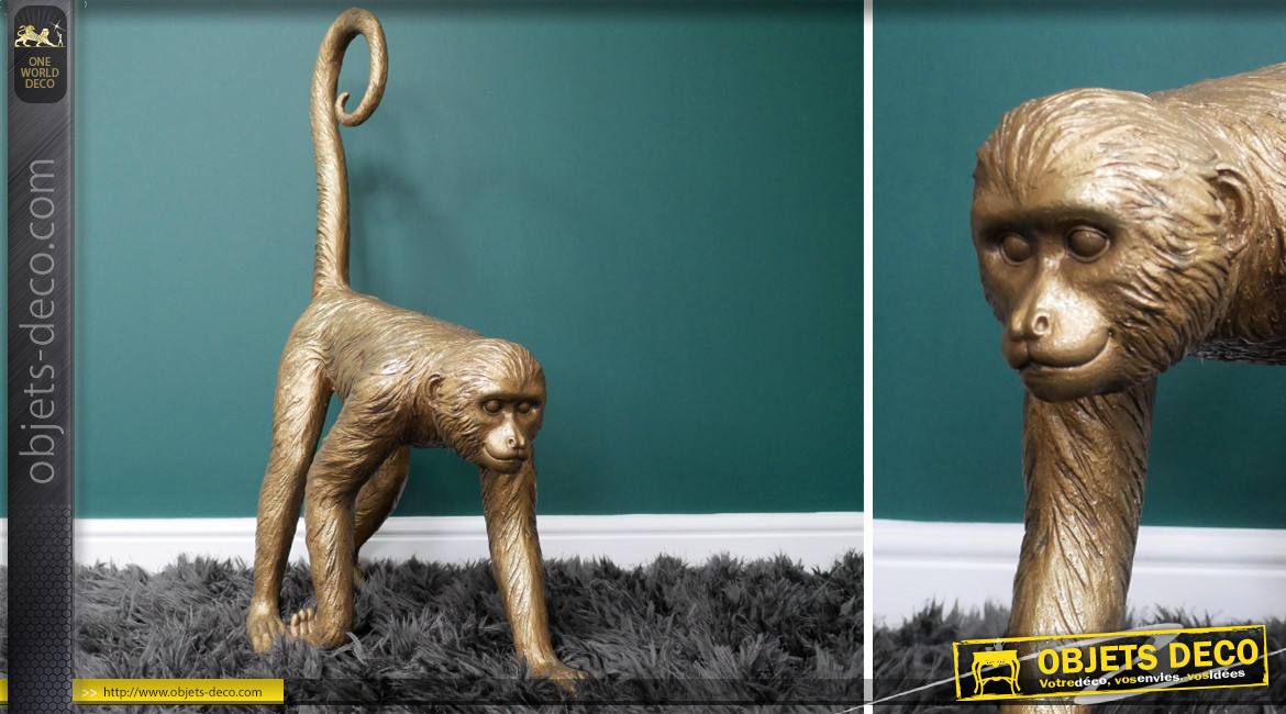 Grande sculpture d'un singe en résine finition doré, 83cm de hauteur finale