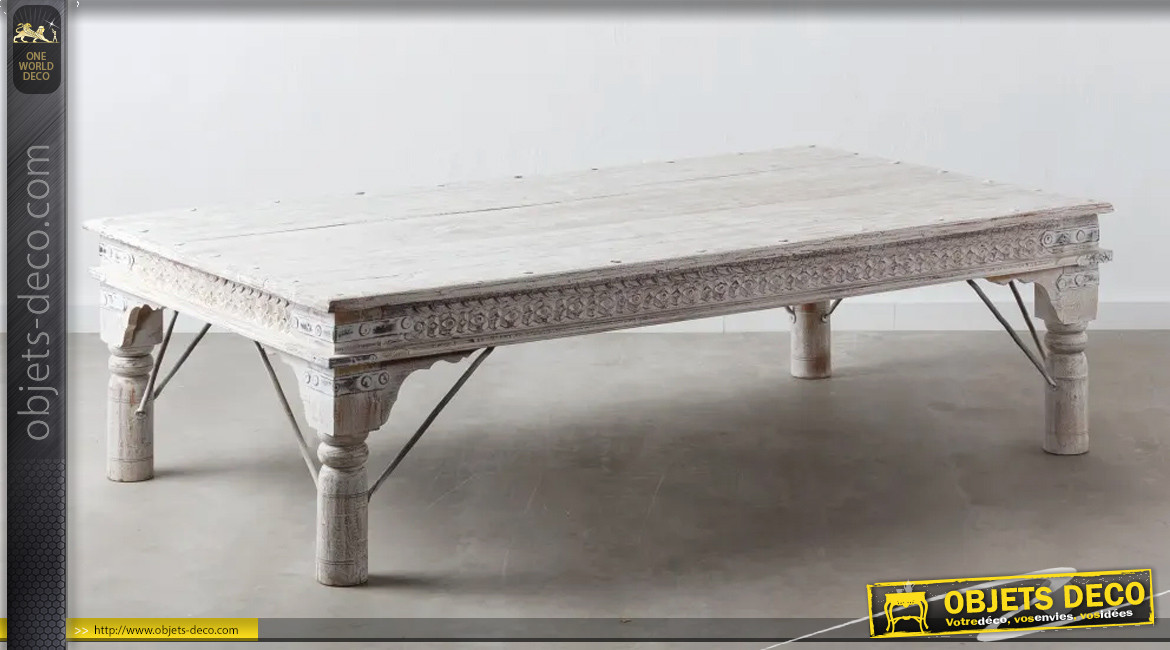 Grande table basse en bois de manguier sculpté, finition blanc antique vieilli, 177cm