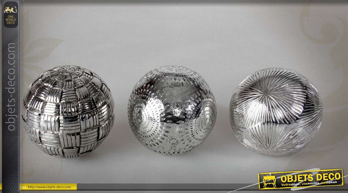 Série assortie de trois boules décoratives finition chromée