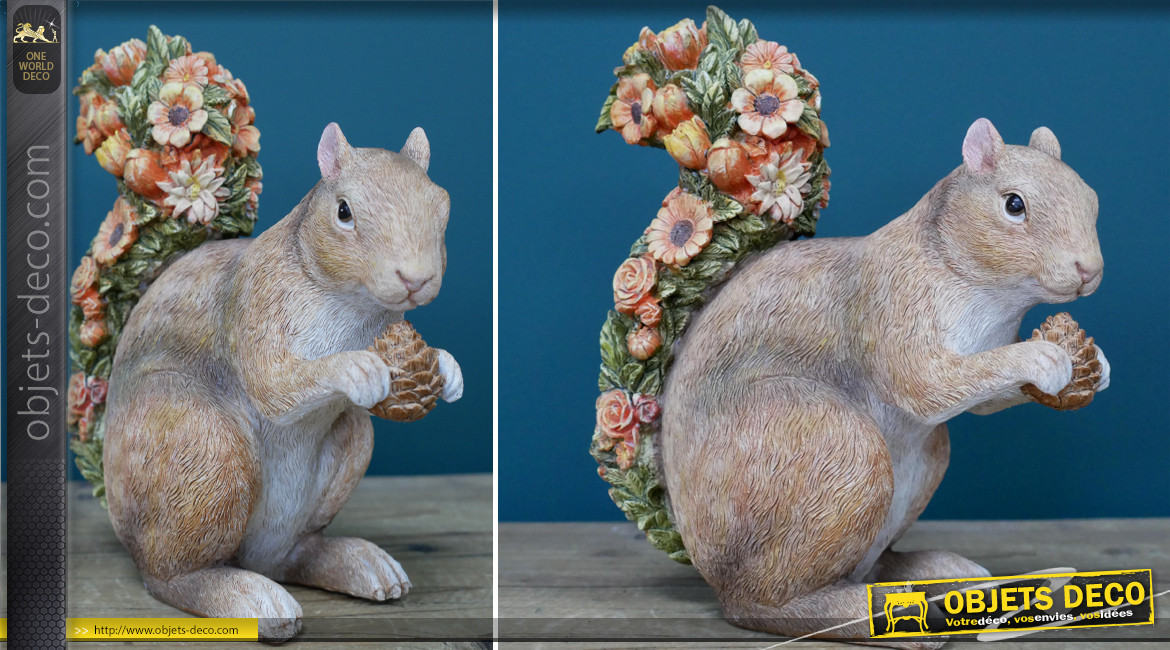 Ecureuil décoratif en résine avec queue en panache richement fleurie, 22cm