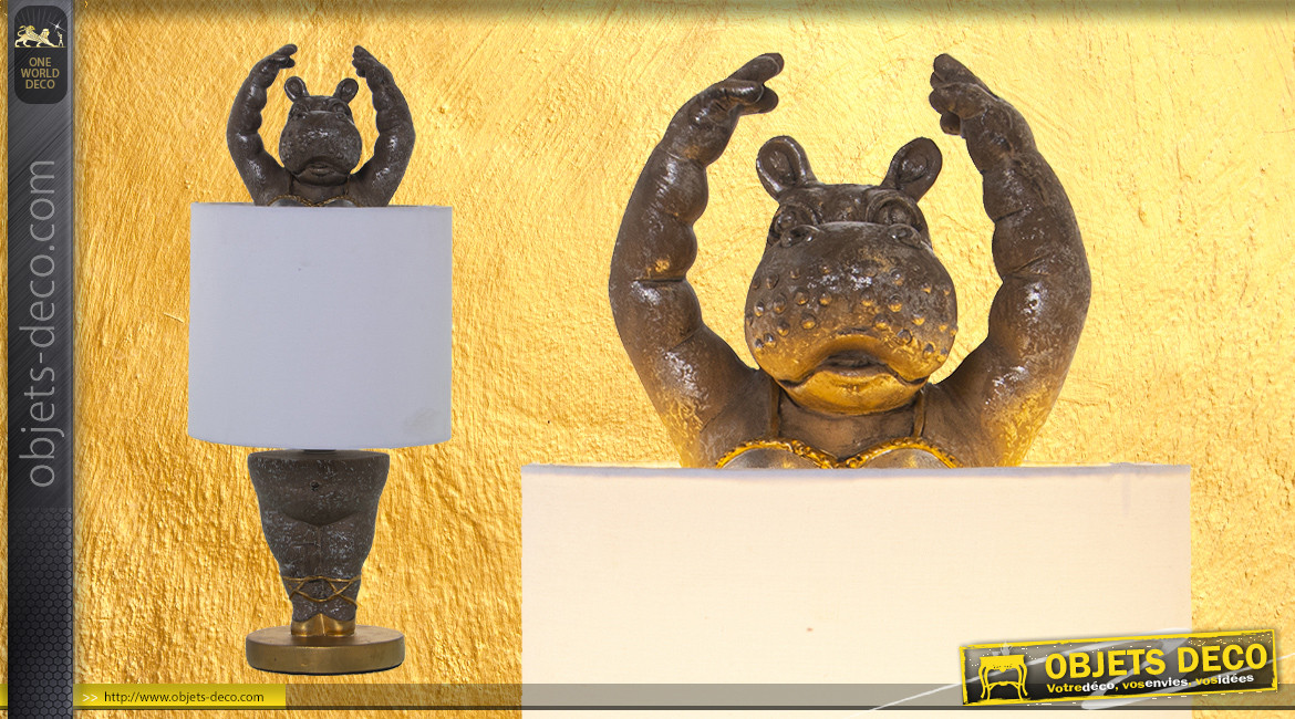 Lampe de salon avec sculpture de Dame Rhino en tutu, finition effet pierre sculptée et abat jour blanc, 45cm