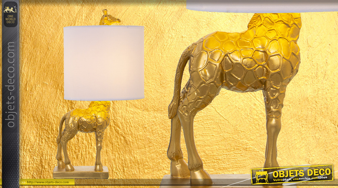 Lampe de salon girafe en résine finition doré ancien, abat jour blanc coton, 42cm
