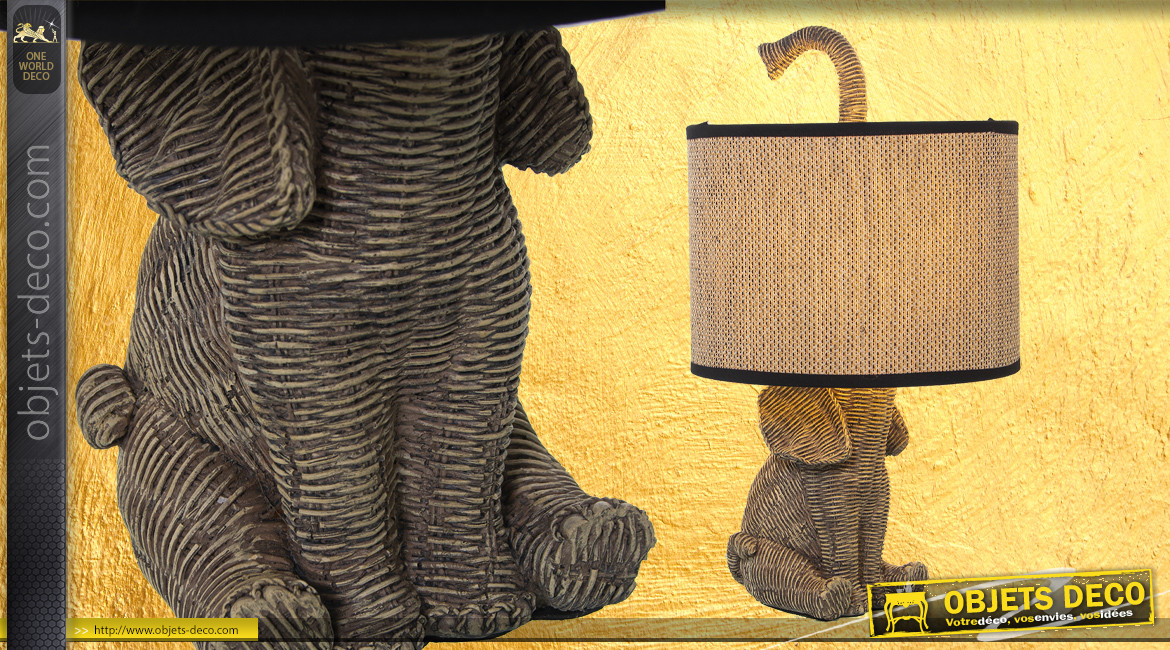 Lampe de salon en forme d'éléphant assis, en résine effet rotin tressé finition gris chiné blanc, 37cm