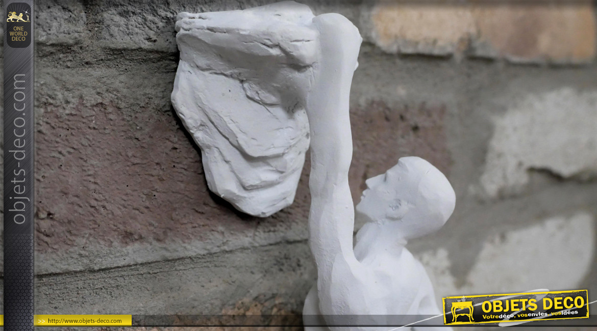 Escaladeur en résine mural suspendu à un rocher, finition blanc ivoire, 32cm