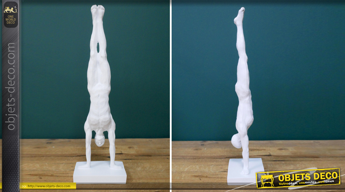 Statuette décorative en résine style trophée sportif, finition blanc ivoire, 33cm