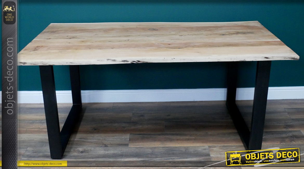 Grande table en bois d'acacia massif avec pieds en acier noir charbon, ambiance moderne épurée, 160cm