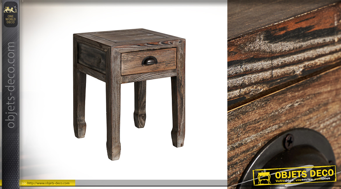 Table de chevet en bois de pin finition vieilli, richement texturé, 1 tiroir, ambiance rustique, 51cm