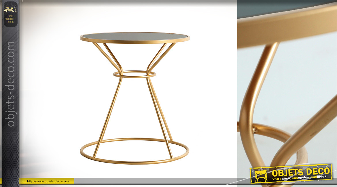 Table ronde d'appoint en métal finition doré vieilli et plateau en verre teinté noir, ambiance luxe géométrique, Ø50cm