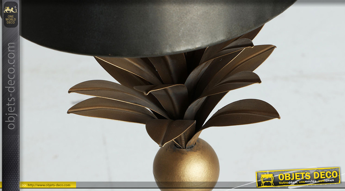 Lampe de table en métal finition laiton doré et noir charbon, pieds en épis, ambiance classique élégante, 64cm