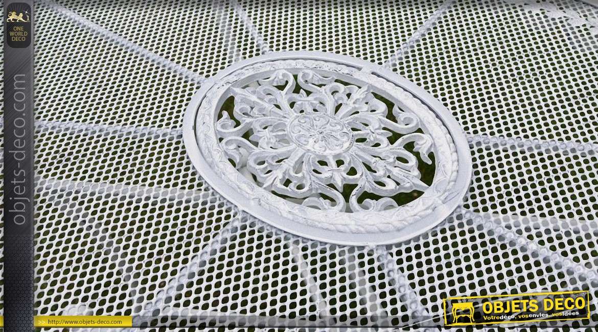 Table basse de jardin ovale en métal coloris blanc à l'ancienne