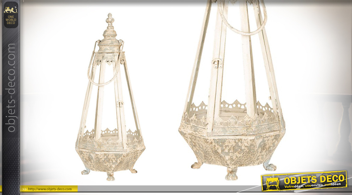 Lanterne en métal et verre de forme conique, finition crème vieilli, ambiance antique, 68cm