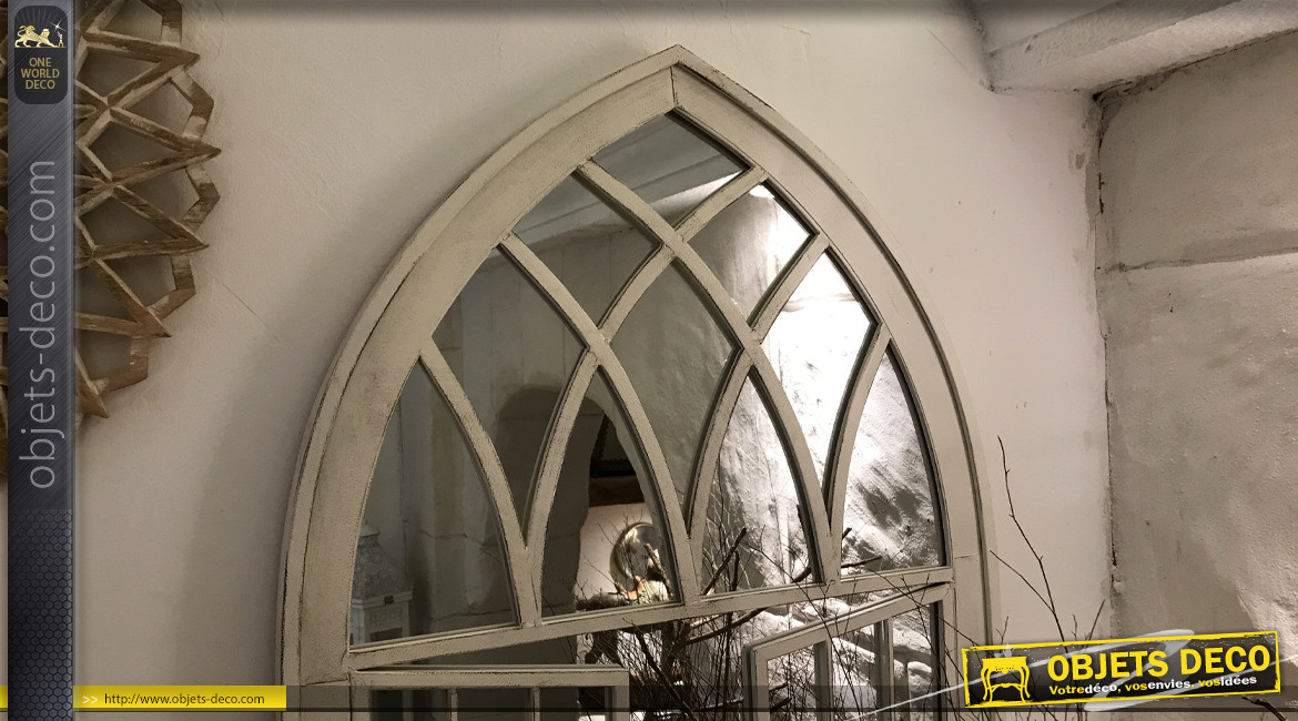 Grand miroir en métal style fenêtre en ogive, finition blanc ancien, 118cm