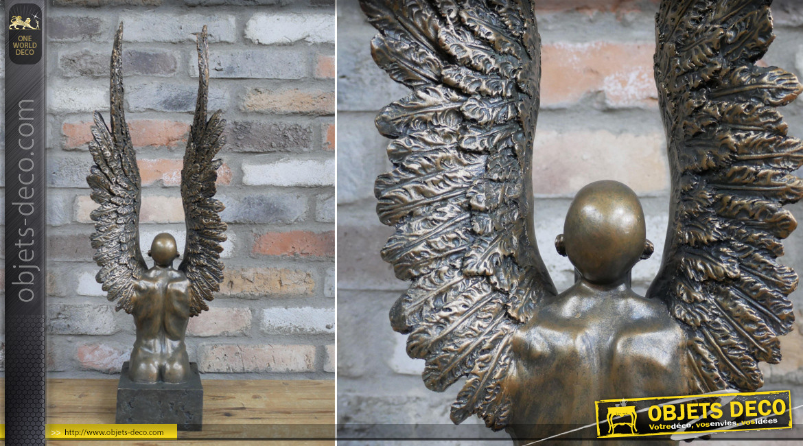 Sculpture d'ange en résine sur socle finition argenté effet ancien, ambiance classique chic, 61cm