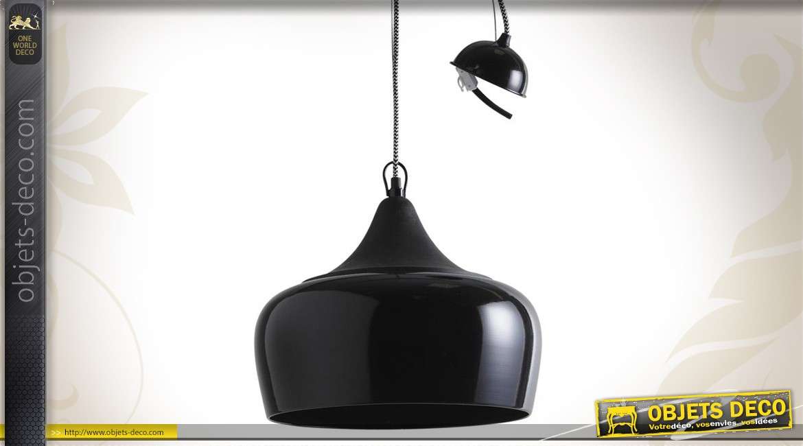 Lampe suspension en métal laqué noir et bois