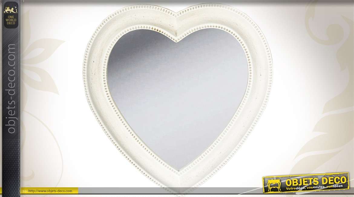 Miroir blanc antique en forme de coeur mouluré et festonné