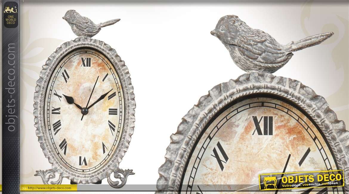 Horloge ovale de style ancien patinée gris antique