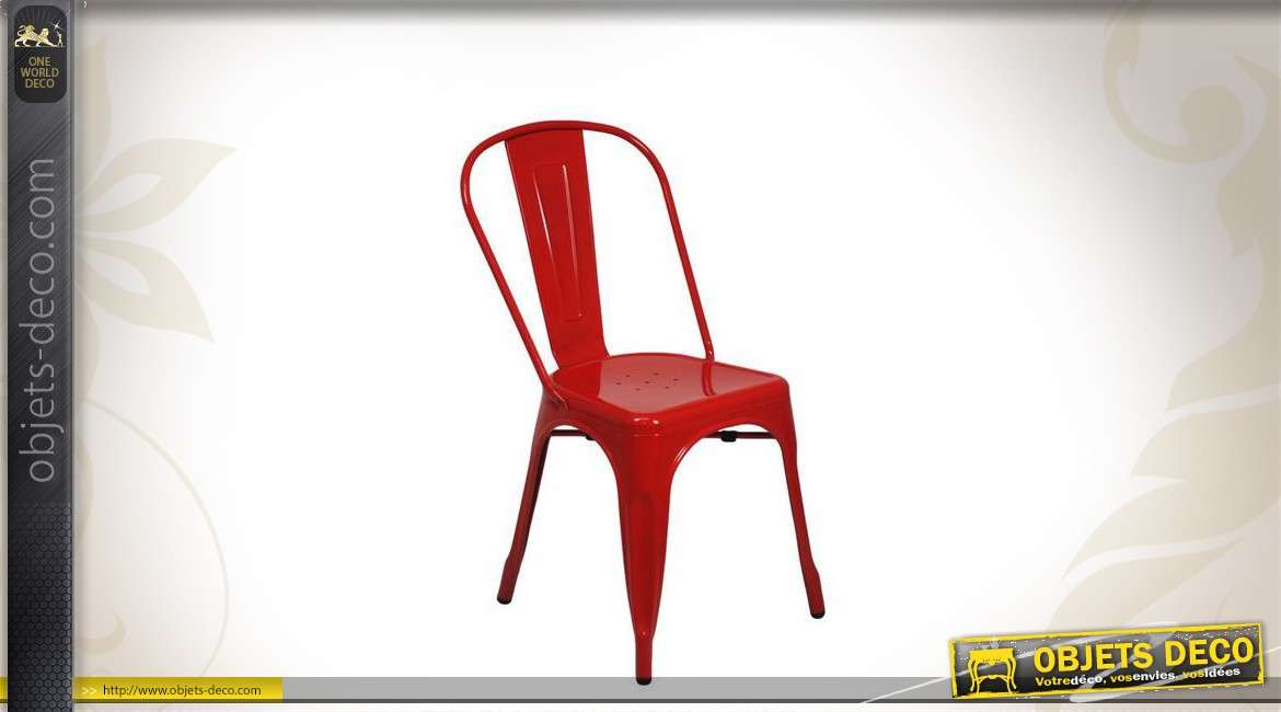 Chaise en métal coloris rouge