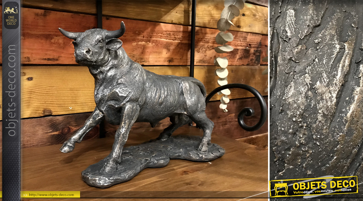 Statuette décorative de taureau imitation bronze ancien
