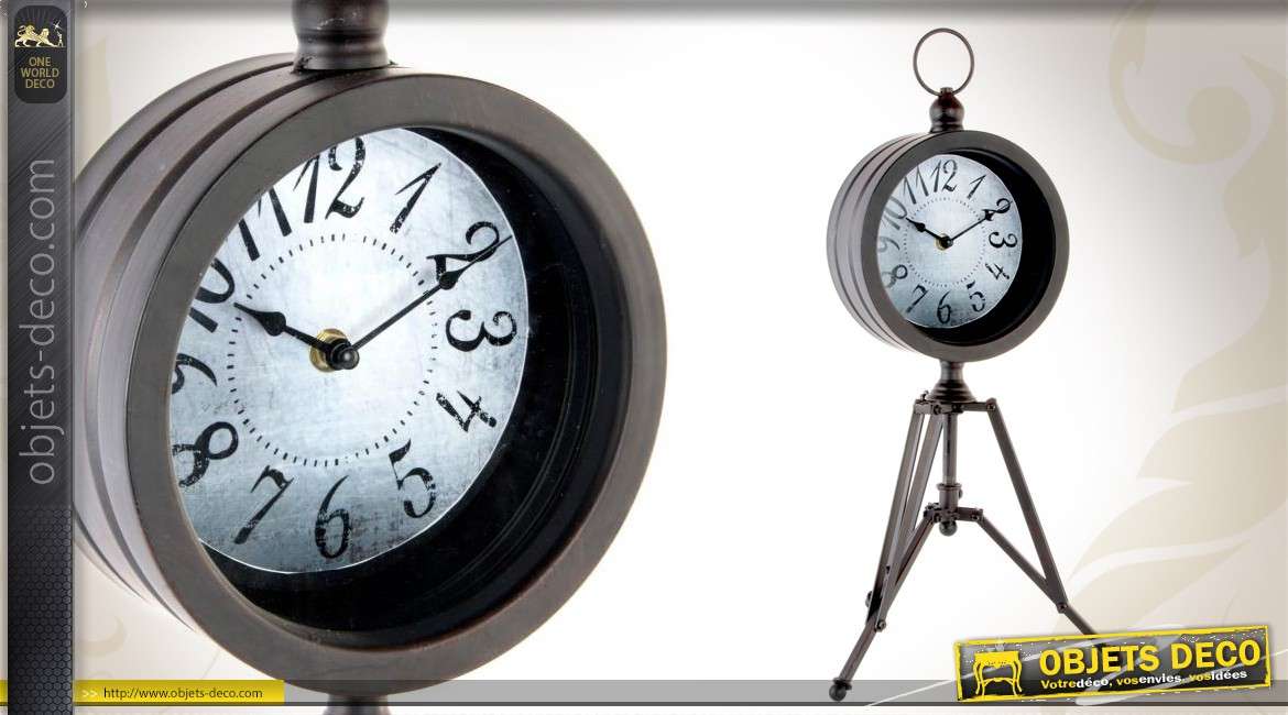 Horloge en métal sur trépied de style industriel