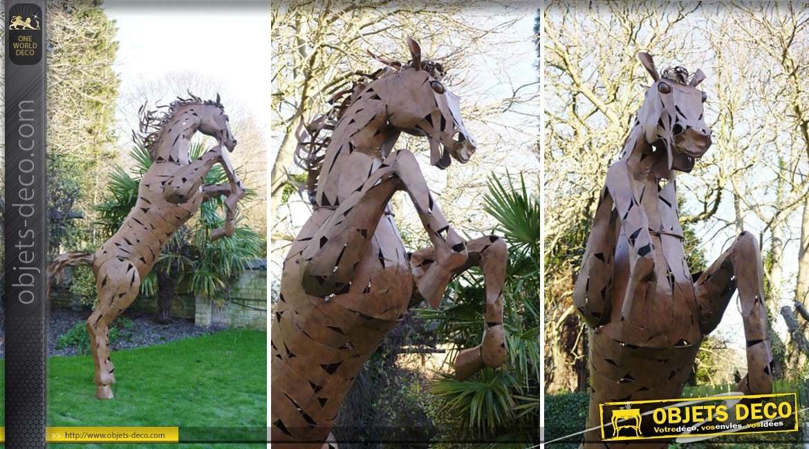 Grande sculpture stylisée de cheval cabré en métal 330 cm