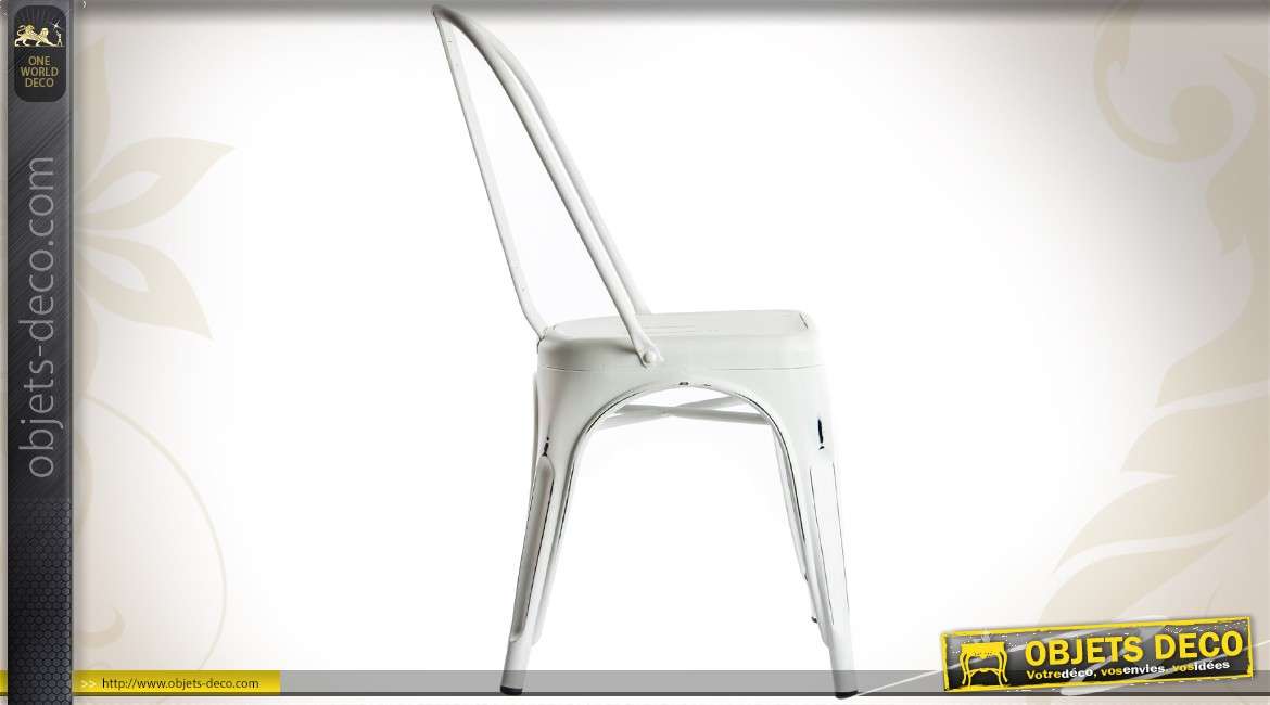 Chaise en métal de style vintage finition blanc antique