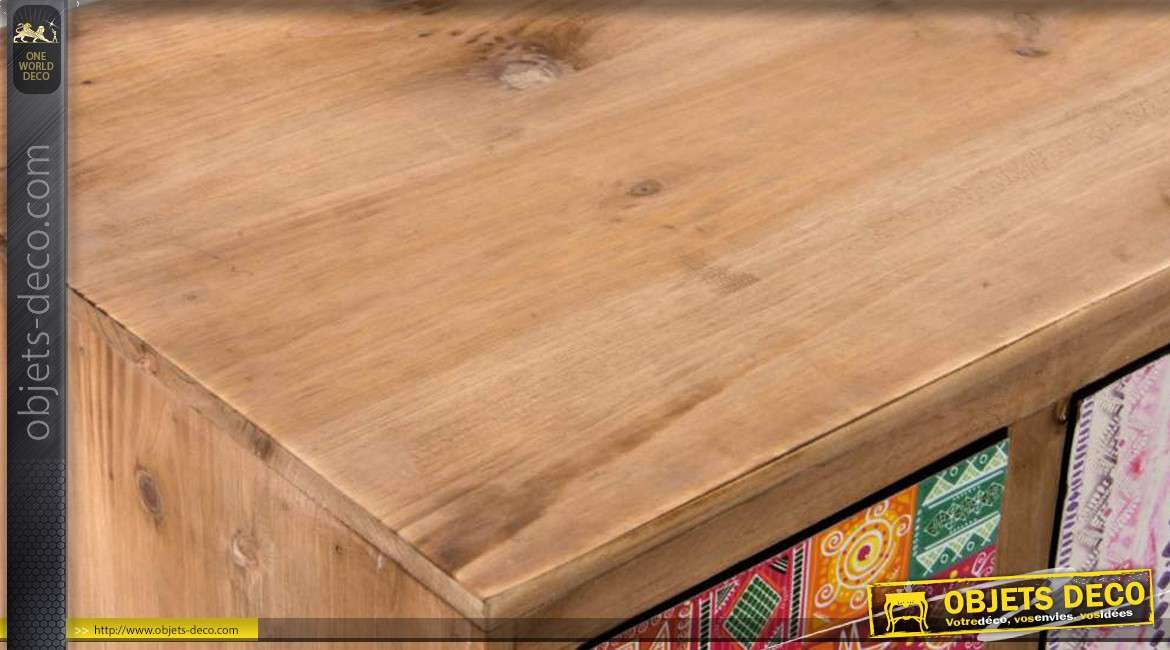 Commode en bois pourvue de 10 tiroirs ornementés