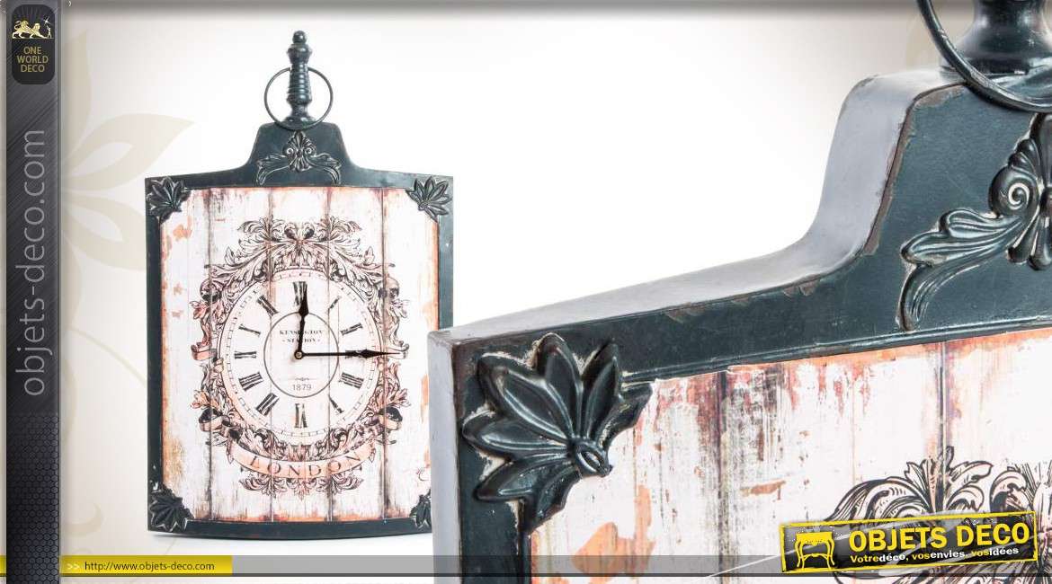 Horloge murale en métal patiné de style vintage