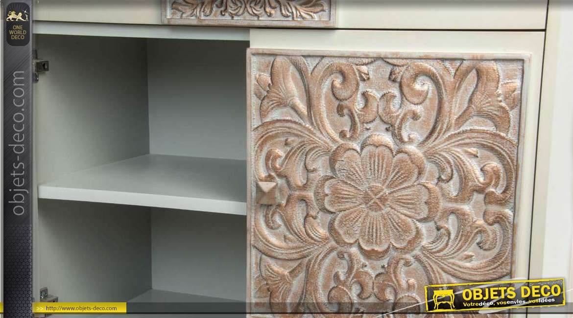 Buffet en bois de style romantique avec portes et tiroir