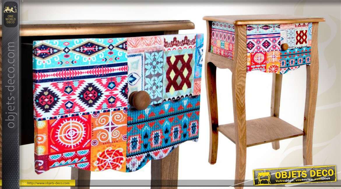 Table de chevet en bois avec tiroir décoré