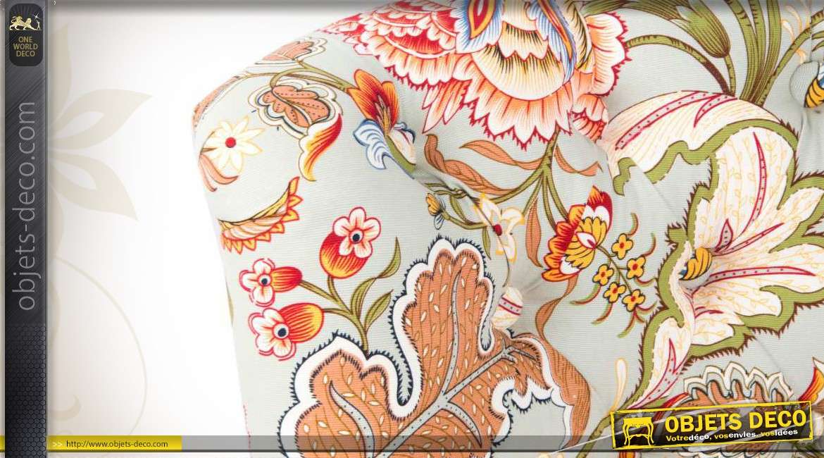 Fauteuil de style en bois et en tissu imprimé motifs et coloris divers