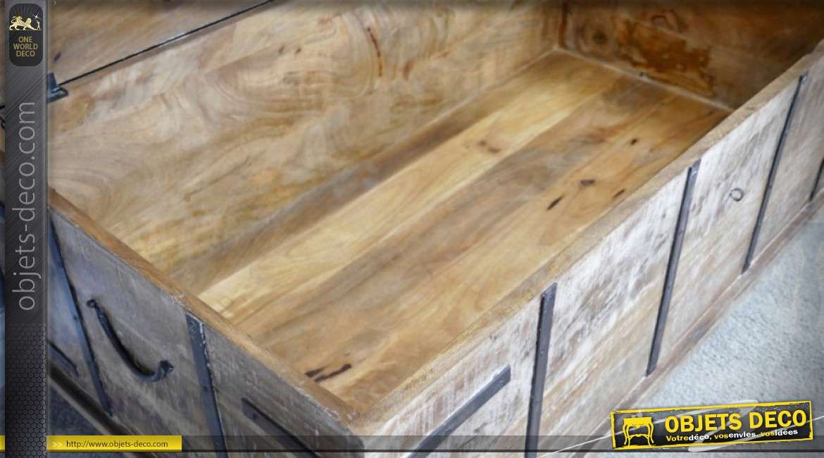 Table basse en forme d'ancien grand coffre en bois et métal 133 cm