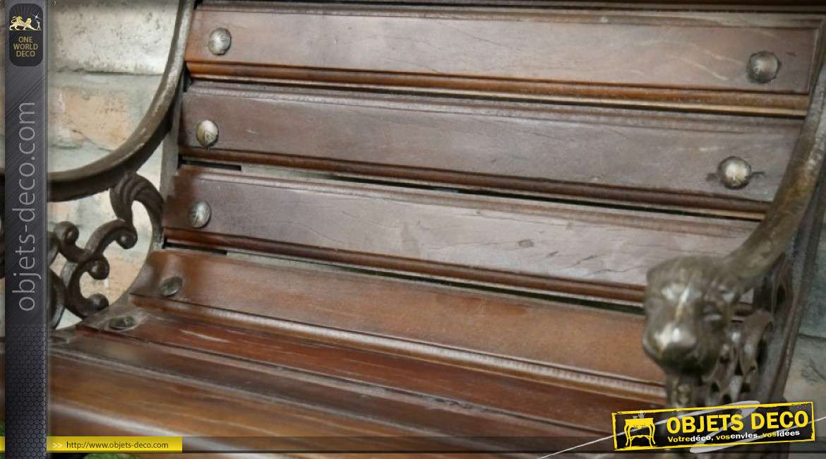 Banc court en bois vieilli et métal façon fer forgé ancien de style rétro