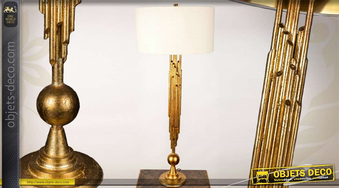 Grande lampe de table ornementale en métal doré