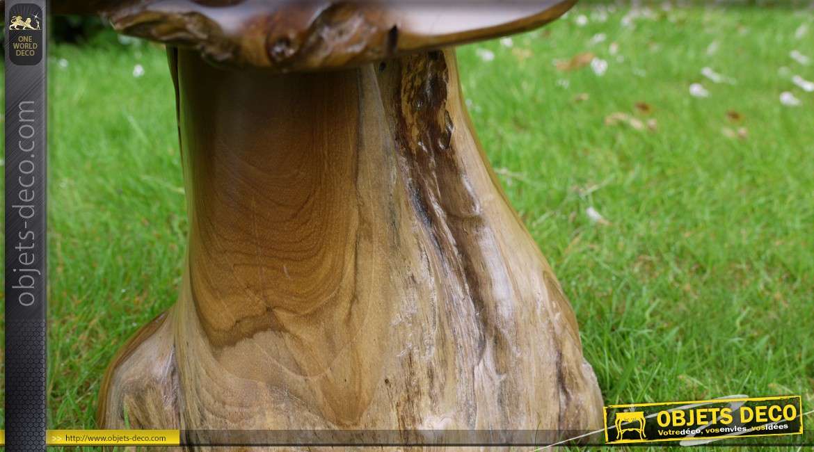 Sculpture d'un champignon en bois