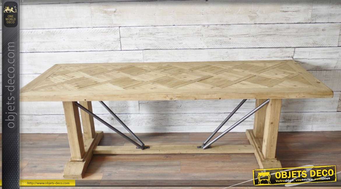 Grande table de style rustique en bois naturel