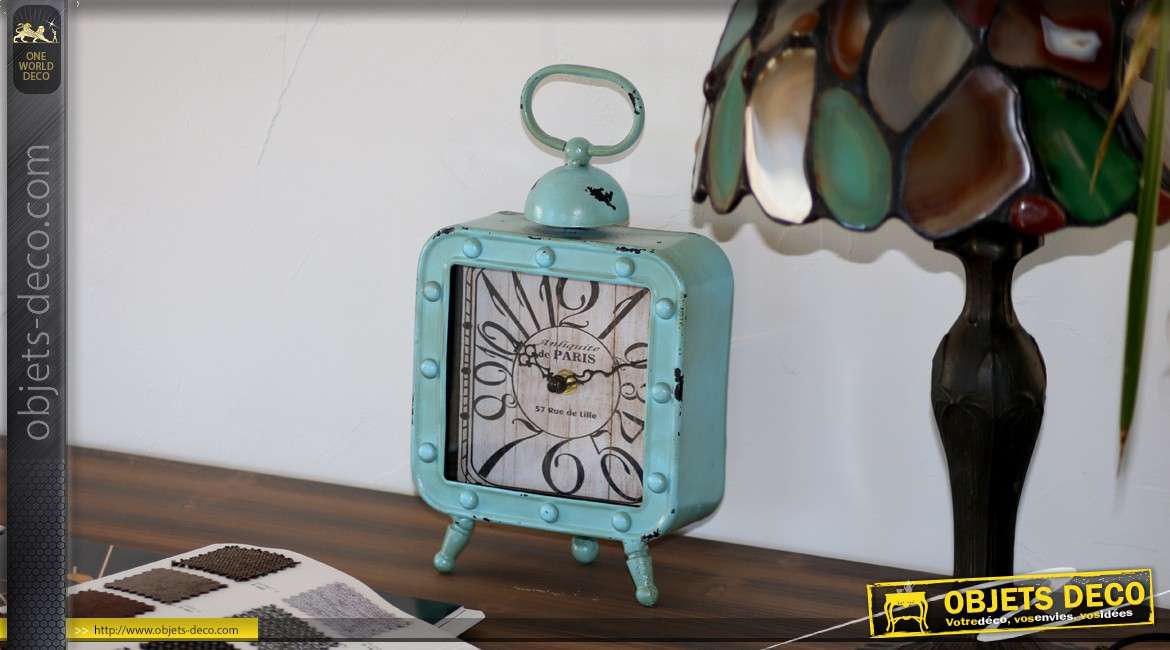 Horloge de table vintage en métal vieilli