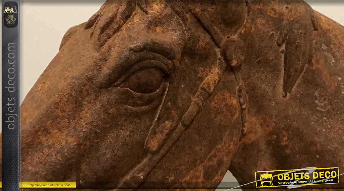 Sculpture de tête de cheval sur socle finition métal oxydée