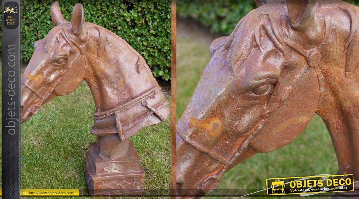 Sculpture de tête de cheval sur socle finition métal oxydée