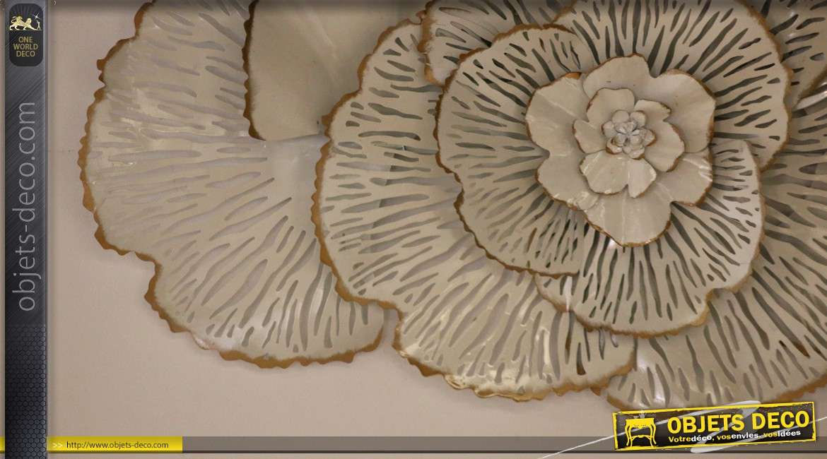 Décoration murale en métal et en relief : fleurs de corail blanc 135 cm