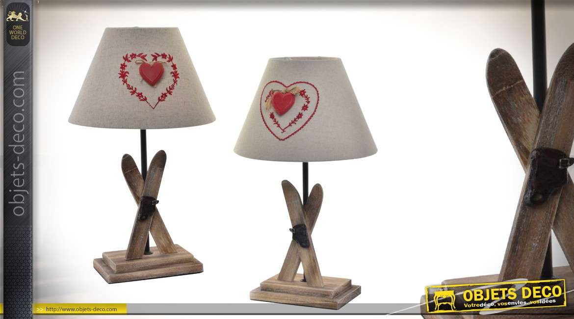 Série de deux lampes de chevet en bois de style savoyard en bois 38cm