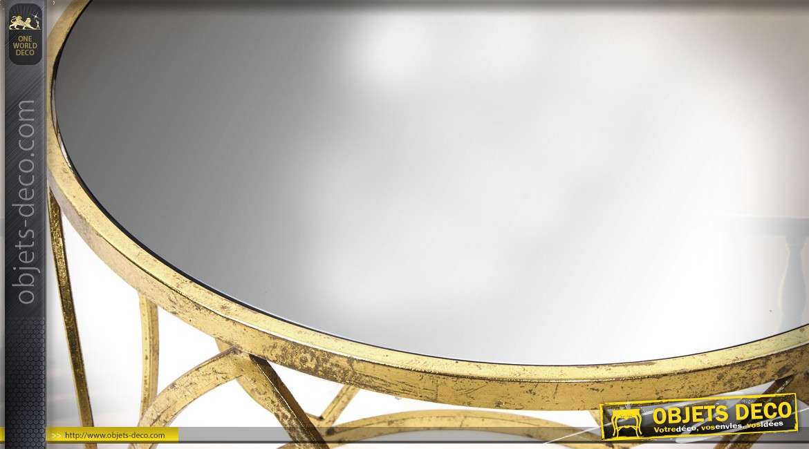 Série de deux tables rondes en métal doré et verre 51 cm