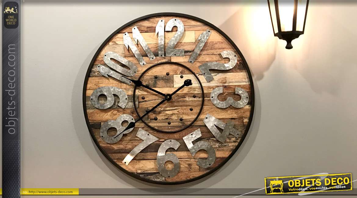 Horloge en bois style palette et métal Ø60 - Querelles entre aiguilles